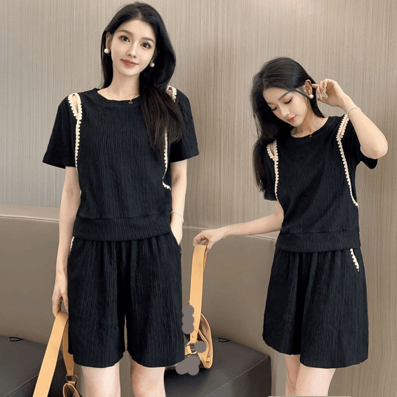Street Fashion In Korea - Kore Moda Kapalı Omuz T-Shirt Iki